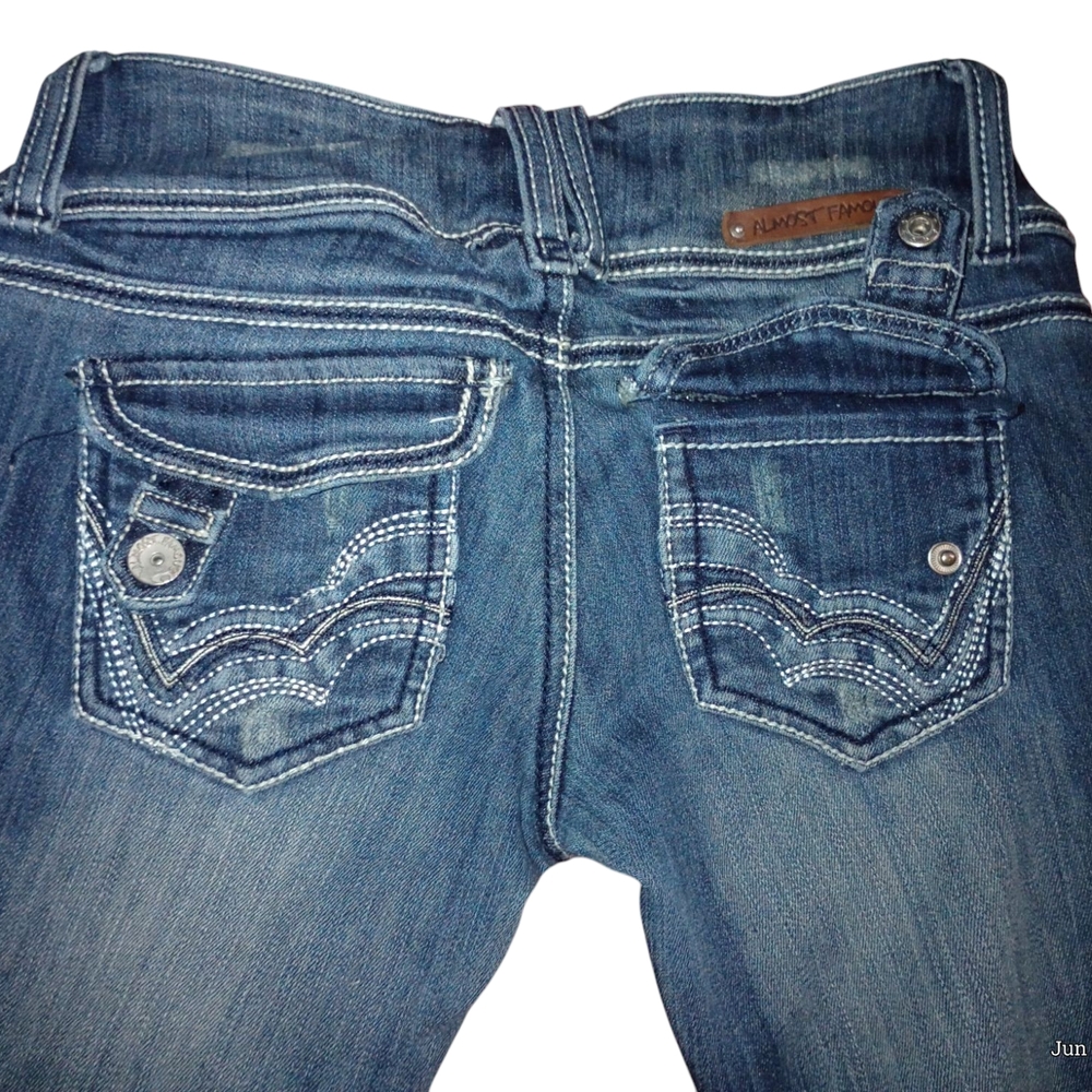 Almost Famous Indigo Stitch Detail Capris